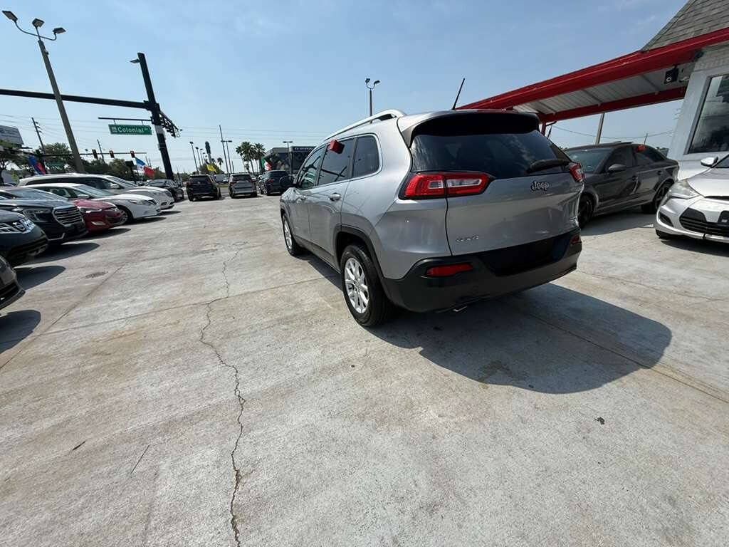 Used 2014 Jeep Cherokee Latitude w/ Cold Weather Group AWD/4WD image 6