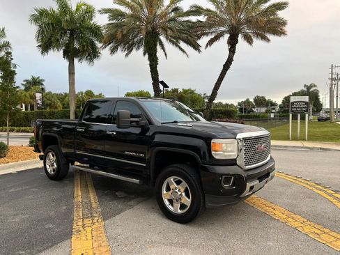 Used 2015 GMC Sierra 2500 Denali w/ Duramax Plus Package AWD/4WD image 2