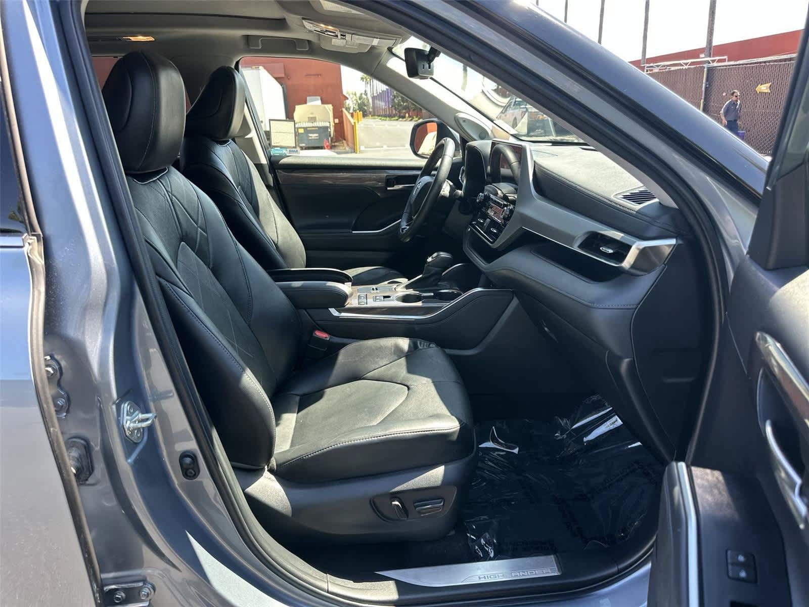 Used 2022 Toyota Highlander Platinum FWD image 15