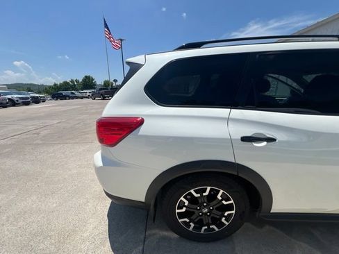 Used 2019 Nissan Pathfinder SL FWD image 17