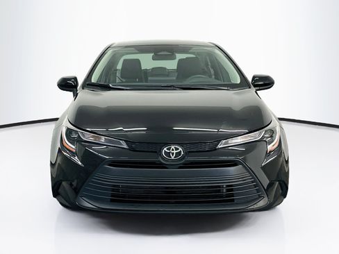 Used 2025 Toyota Corolla LE FWD image 2