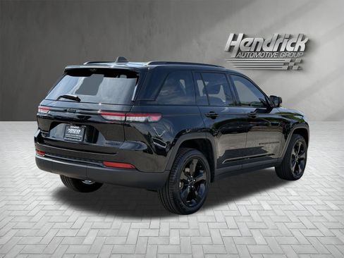 Used 2023 Jeep Grand Cherokee Limited w/ Luxury Tech Group II AWD/4WD image 9