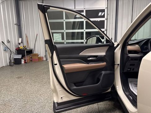 Used 2024 Toyota Grand Highlander Platinum image 7