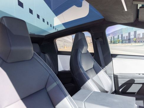 Used 2024 Tesla Cybertruck AWD Crew Cab image 27