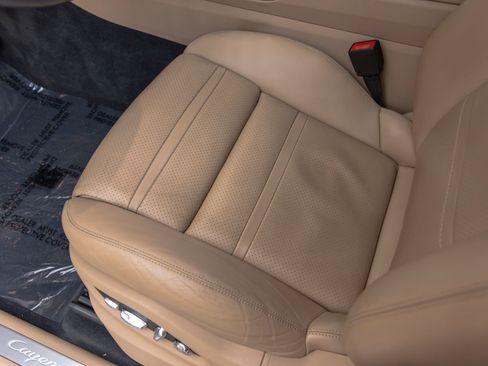 Used 2020 Porsche Cayenne image 26