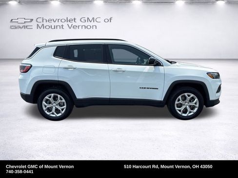 Used 2024 Jeep Compass Latitude AWD/4WD image 7