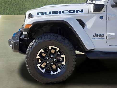 Used 2024 Jeep Wrangler Unlimited Rubicon 4xe AWD/4WD image 10