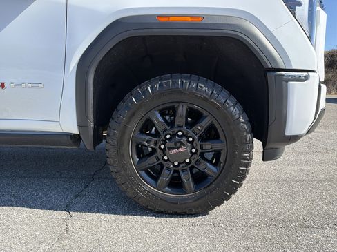 Used 2024 GMC Sierra 2500 AT4 w/ AT4 Premium Plus Package image 15