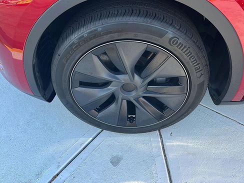 Used 2024 Tesla Model Y Long Range image 33