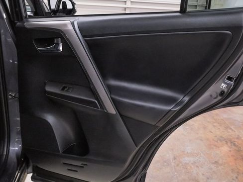 Used 2018 Toyota RAV4 XLE FWD image 28