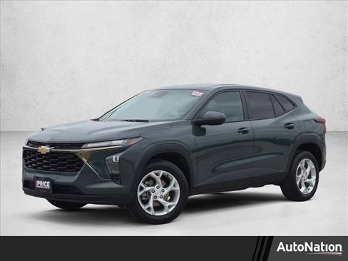 Used 2025 Chevrolet Trax LS w/ LS Convenience Package FWD image 1