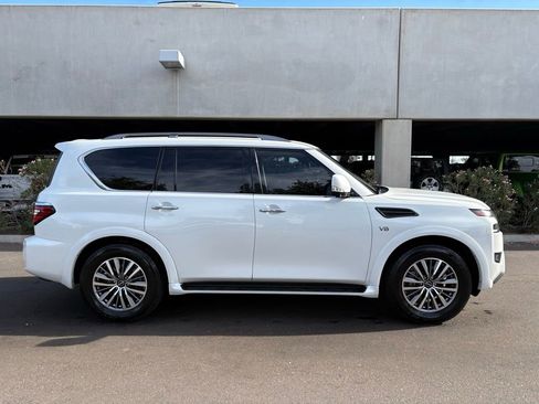 Used 2022 Nissan Armada SL w/ Captain's Chairs Package RWD image 3