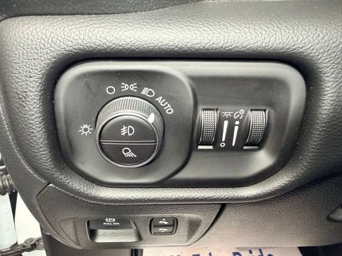 New 2026 RAM 1500 4x4 Crew Cab image 18