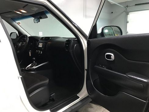 Used 2017 Kia Soul FWD image 12