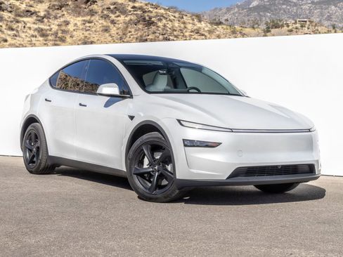 Used 2026 Tesla Model Y 2WD image 6