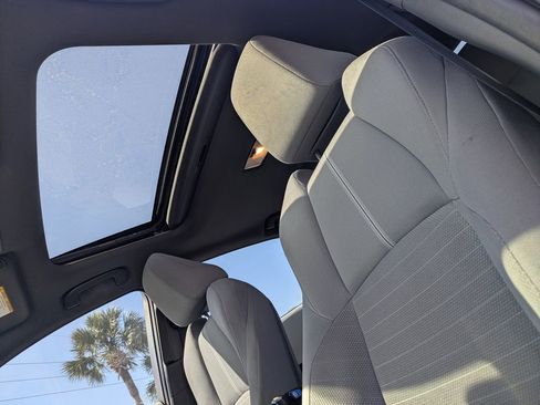 Used 2020 Toyota Corolla SE w/ SE Premium Package image 21