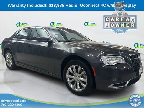Used 2022 Chrysler 300 Touring image 3