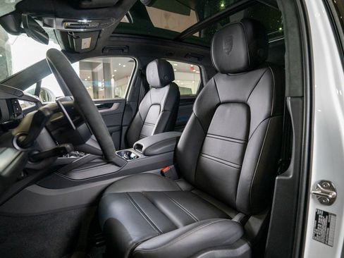 New 2026 Porsche Cayenne GTS AWD/4WD image 5