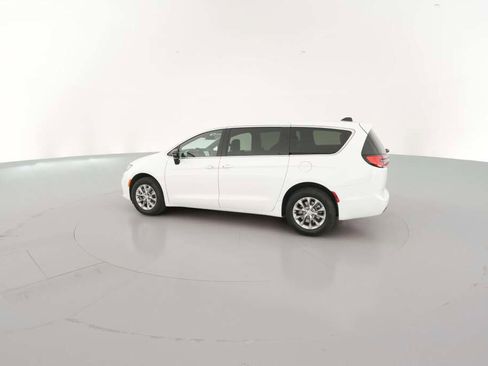 New 2026 Chrysler Pacifica Limited image 7