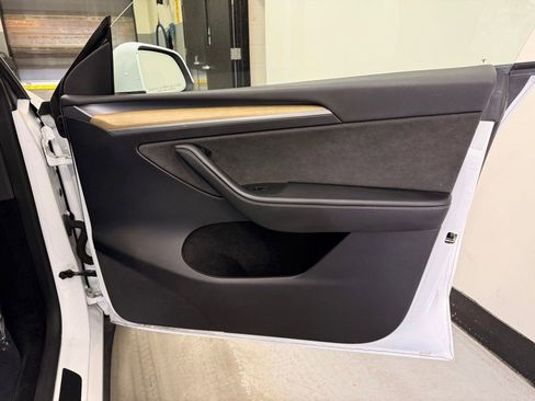 Used 2023 Tesla Model Y Long Range AWD/4WD image 25