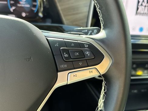 Used 2025 Volkswagen Atlas SE image 11