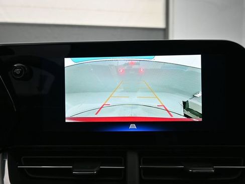 Used 2025 Chevrolet Trax LT w/ LT Convenience Package image 18