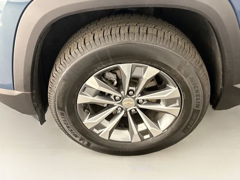 Used 2025 Chevrolet Equinox LT w/ Convenience Package II image 11