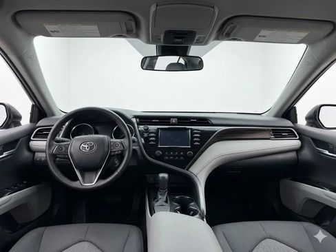 Used 2019 Toyota Camry LE image 5