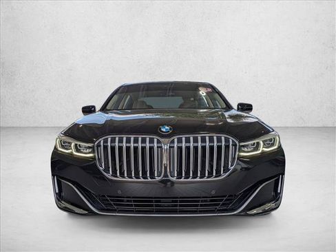 Used 2022 BMW 740i w/ Premium Package RWD image 2