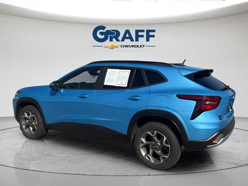 Used 2025 Chevrolet Trax LT w/ Driver Confidence Package FWD image 4