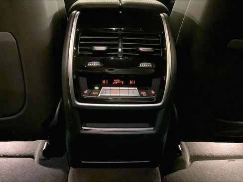 Used 2025 BMW X6 xDrive40i w/ Climate Comfort Package image 34