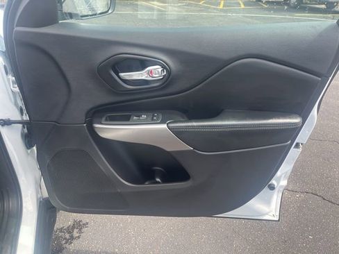 Certified 2022 Jeep Cherokee Limited w/ Elite Package image 13