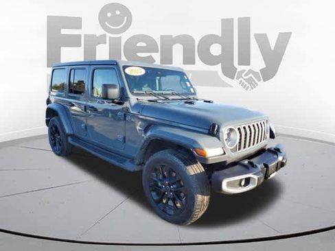 Used 2025 Jeep Wrangler Sahara image 6