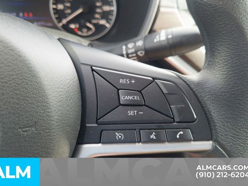 Used 2025 Nissan Altima 2.5 SV FWD image 12