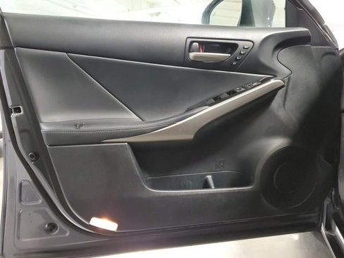 Used 2018 Lexus IS 300 AWD image 11