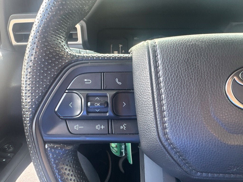 Used 2025 Toyota Tacoma SR5 AWD/4WD image 18