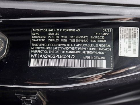 Used 2023 Porsche Macan w/ Premium Package Plus AWD/4WD image 40