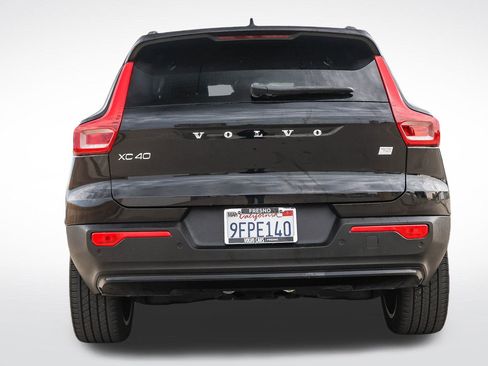 Used 2023 Volvo XC40 Recharge Plus image 7