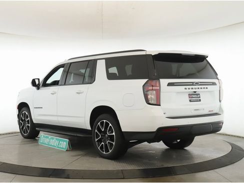 Used 2024 Chevrolet Suburban RST image 8