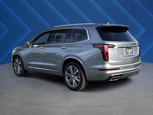 Used 2025 Cadillac XT6 Premium Luxury FWD image 3
