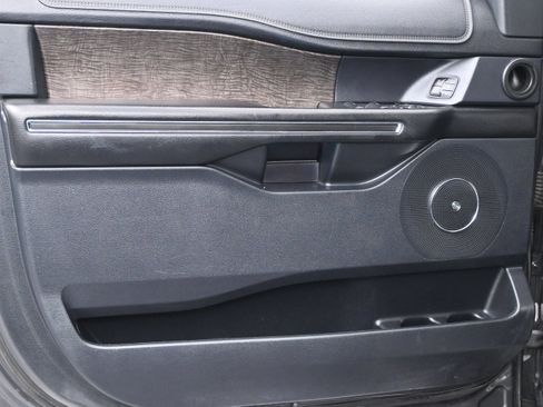 Used 2018 Ford Expedition Max Limited RWD image 11
