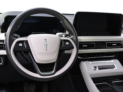 Used 2025 Lincoln Aviator Reserve w/ Equipment Group 201A image 12