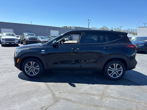 Used 2023 Kia Seltos LX AWD/4WD image 3