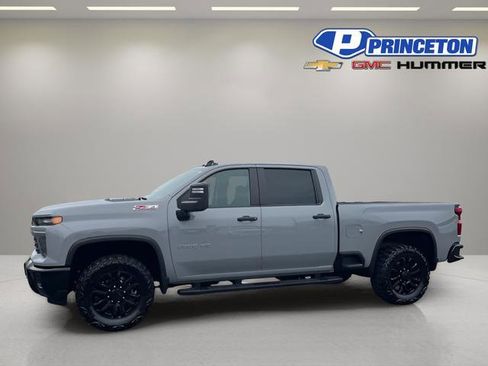 Used 2025 Chevrolet Silverado 2500 Custom w/ Custom Value Package image 4