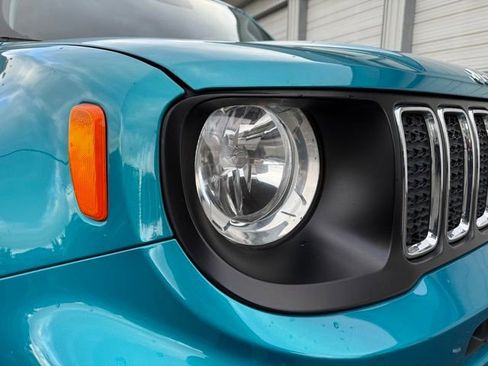 Used 2019 Jeep Renegade Latitude w/ Cold Weather Group image 10