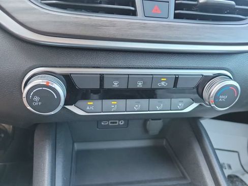 Used 2025 Nissan Altima 2.5 SV FWD image 21