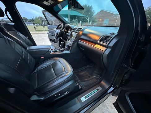 Used 2016 Ford Explorer Platinum image 26
