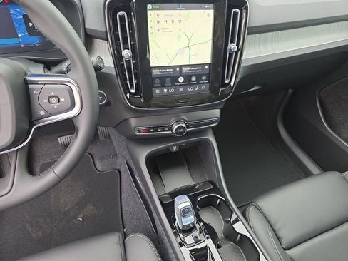 New 2026 Volvo XC40 B5 Plus w/ Climate Package AWD/4WD image 18