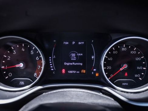 Used 2018 Jeep Compass Latitude w/ Cold Weather Group AWD/4WD image 19
