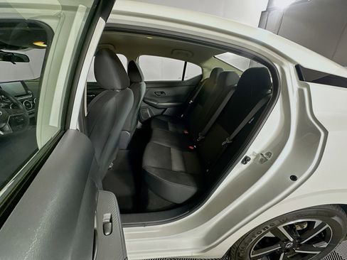 Used 2018 Chevrolet Equinox LT image 26